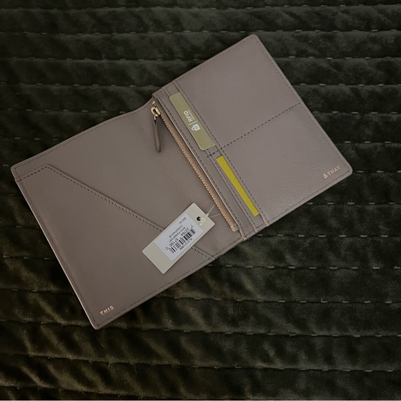 Fossil Passport Holder - Picture 3 of 3